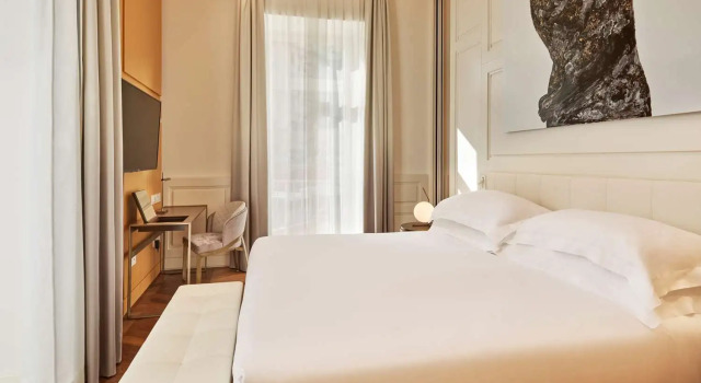 Двухместный номер Superior De Bonart Naples, Curio Collection By Hilton