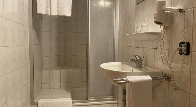 Zum Goldenen Adler, Rezervasyon Otel Pfarrweisach Lower Franconia