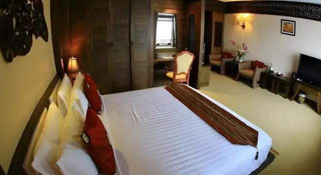 Полулюкс Standard Ruean Phae Royal Park Hotel