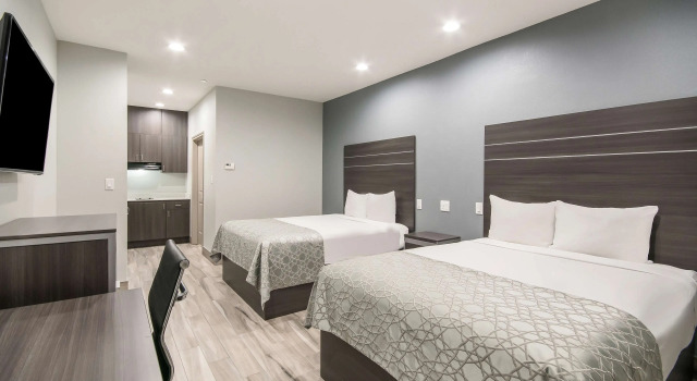 Четырёхместный люкс Americas Best Value Inn & Suites NE Houston Downtown I-610