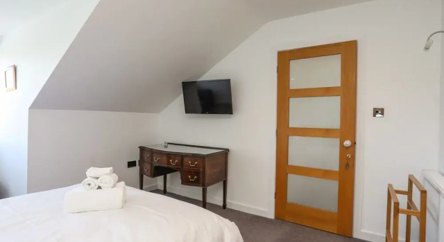 Drws y Gorlan, Rezervați Casă de vacanță Llanerchymedd Anglesey