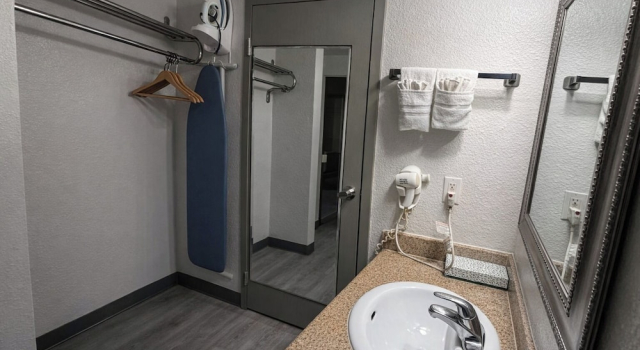 Двухместный номер Deluxe Express Inn & Suites Greensville TX