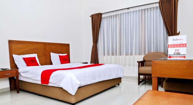 Bett im Wohnheim Residences by RedDoorz near Rumah Mode