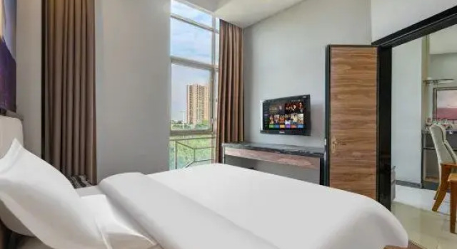 Люкс Deluxe Junfu Chain Hotel (Guangzhou Shiqi Culture Plaza)