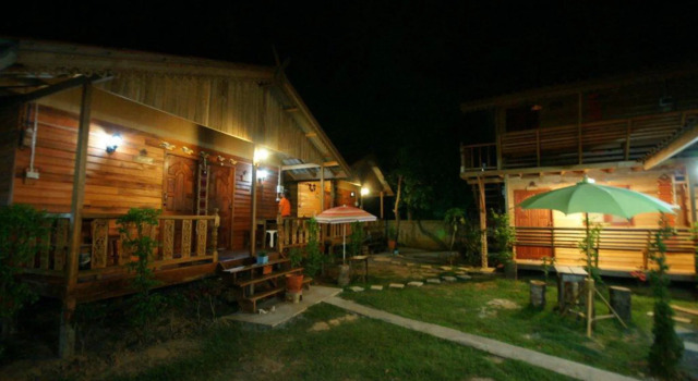 Hou Hug Chiangkhan 1, Varaa Hotelli Hotellit North-Eastern Thailand pysäköinnillä, Pysäköinti