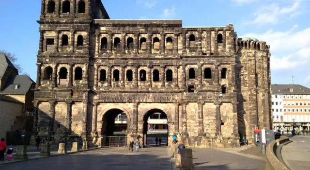 Ferienappartement Hennen, Забронировать Отель Конц Trier-Saarburg