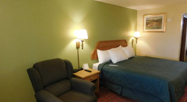 Days Inn Williamsburg, Rezerwuj Hotel Hotele w Iowa z parkingiem, Parking