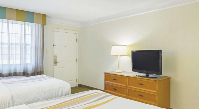 Четырёхместный номер Standard Ramada by Wyndham Westminster Denver