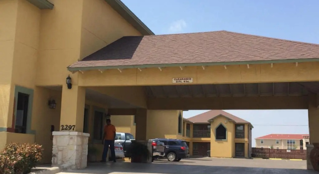 Country Hill Inn and Suites, Rezerwuj Hotel Eagle Pass Teksas