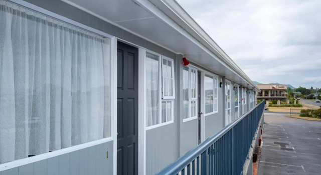 Апартаменты Chevron Motel
