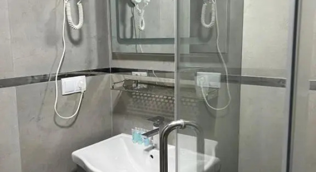 Трёхместный номер Standard с балконом Kent Hotel