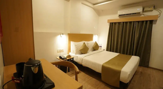 Номер Premier The Byke Business - Landmark Pan India Pure Veg Hotel Chain
