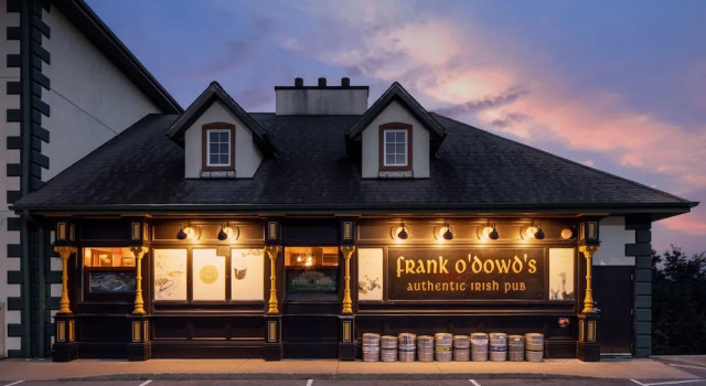 Irish Cottage Inn & Suites, Забронировать Дом для отпуска Отели в центре Галена, в центре