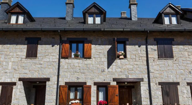 Torres de Vallibierna, Book Hotel Hotels in Aragon with Parking, Parking