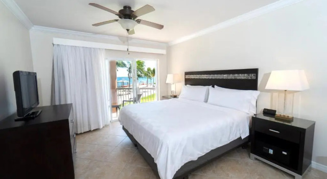 Номер Standard Holiday Inn Resort Grand Cayman by IHG