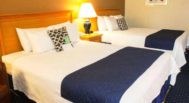 Четырёхместный номер Standard Broadway Inn Conference Center