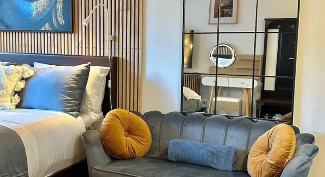 Студия Deluxe West End Central Apartments