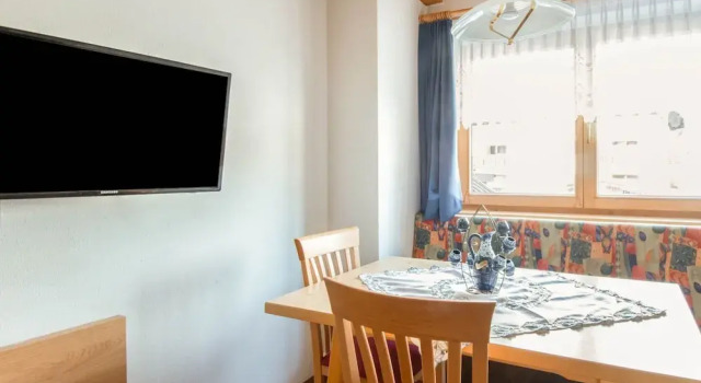 Апартаменты Deluxe Comfortable Apartment in Langenfeld With ski Storage