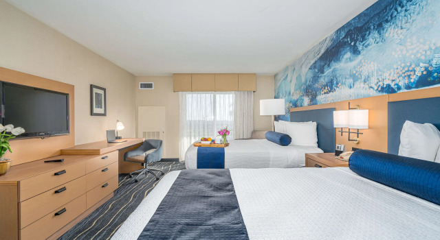 Четырёхместный номер Standard с балконом Best Western Plus Marina Gateway Hotel