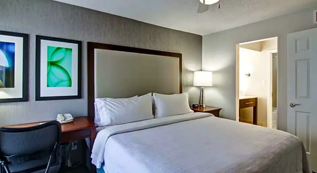 Двухместный люкс Premium c 1 комнатой Homewood Suites By Hilton Memphis Poplar