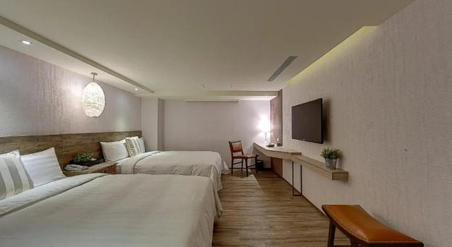 Четырёхместный номер Standard Lan Kwai Fong Garden Hotel