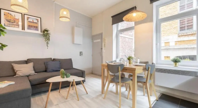 Old Lille - Cozy and bright duplex! 3pers, Забронировать Отель Отели Лилля с парковкой, рядом с Chambre de Commerce, Парковка