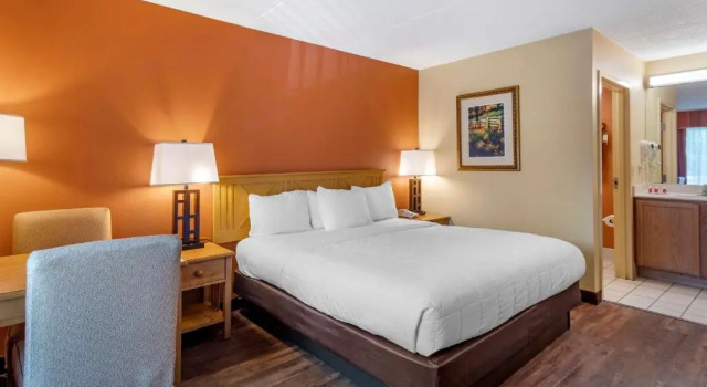 Номер Standard Econo Lodge Pigeon Forge Riverside