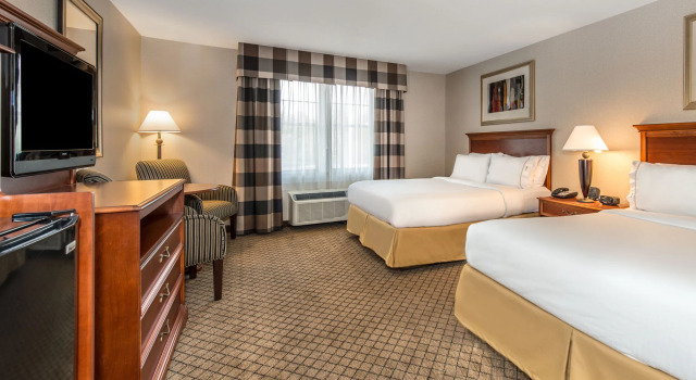 Holiday Inn Express Hotel & Suites Tilton - Lakes Region, Varaa Hotelli Hotellit New England uima-altaalla, Uima-allas