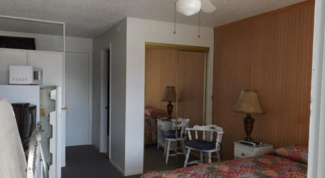 Twin Lakes Inn