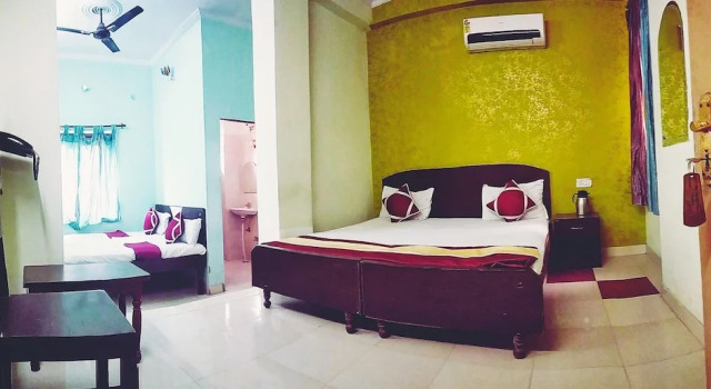 Четырёхместный семейный номер Standard Satkar Hotel