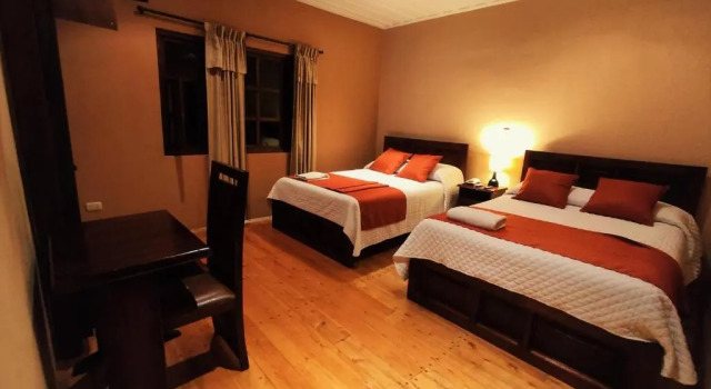 Четырёхместный номер Standard Hotel Calle Angosta