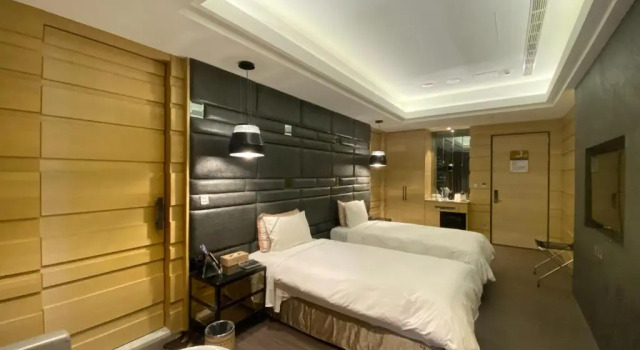 U Her Hotel