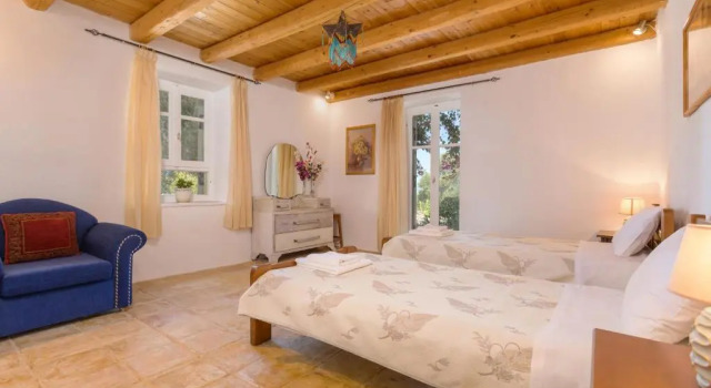 Louiza - Luxury Stone Villa, Забронировать Вилла Отели периферии Ионических островов с парковкой, Парковка