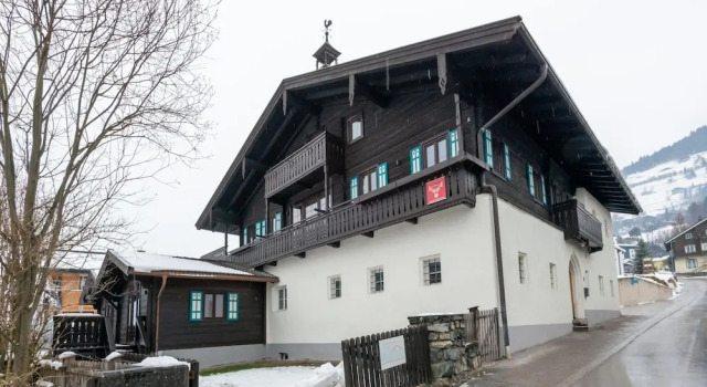Коттедж Traditional Holiday Home With Sauna in Niedernsill