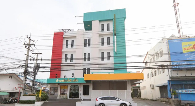 Кровать в общем номере G House Hotel