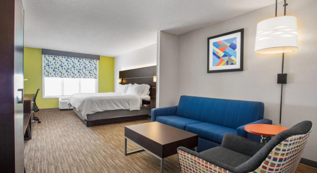 Двухместный люкс Holiday Inn Express Hotel & Suites Altoona-Des Moines by IHG