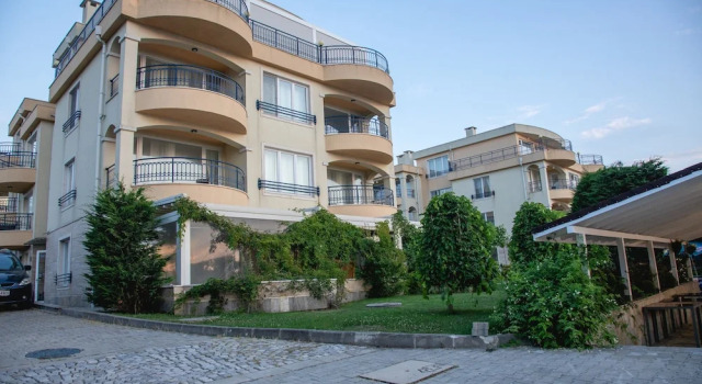 FM Deluxe 2-BDR Apartment with Pool & Sea View in Sun Resort