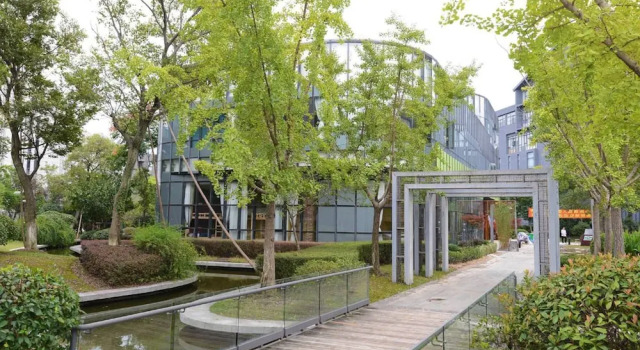 Кровать в общем номере (мужской номер) J Trip Youth Hostel