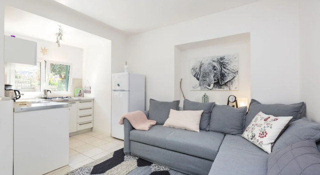 Apartment Pavešić 1, Забронировать Апартаменты/квартира Отели Мали-Лошиня с парковкой, рядом с Автобусный вокзал Mali Losinj, Парковка