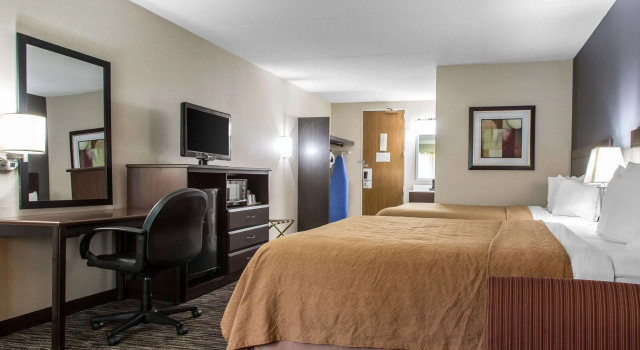 Четырёхместный люкс Quality Inn & Suites Danbury near University