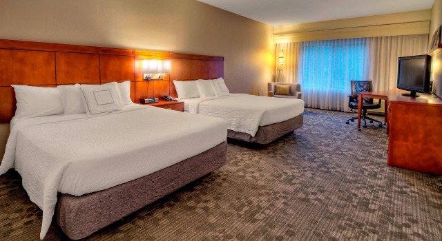 Четырёхместный номер Standard Courtyard by Marriott Burlington