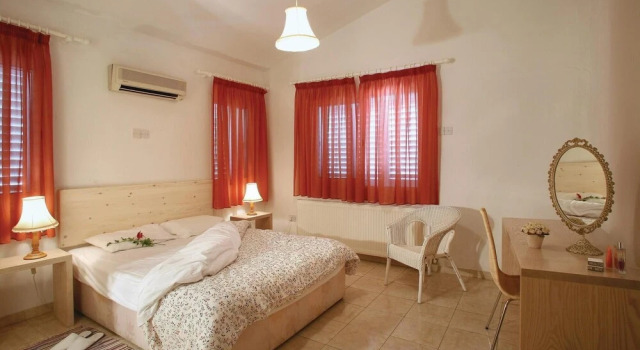Beautiful Home in Miliou Paphos With 2 Bedrooms, Outdoor Swimming Pool and Swimming Pool, Book Hotel Miliou Pafos