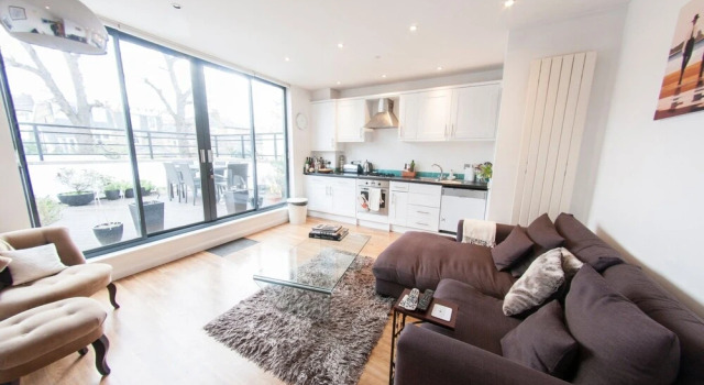Bright and Spacious Apartment With Terrace
