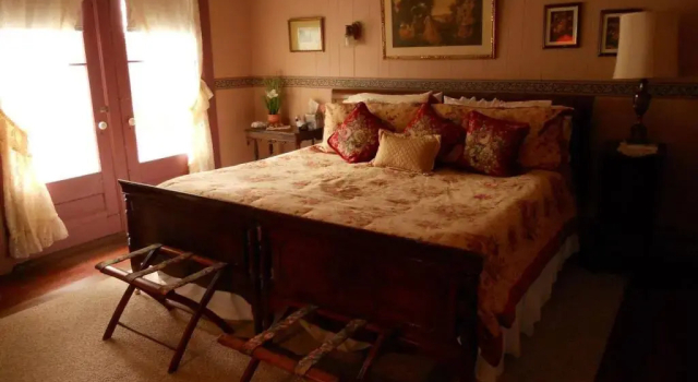 Ruah Bed and Breakfast, Réserver Chambre d'hôtes Hague États-Unis