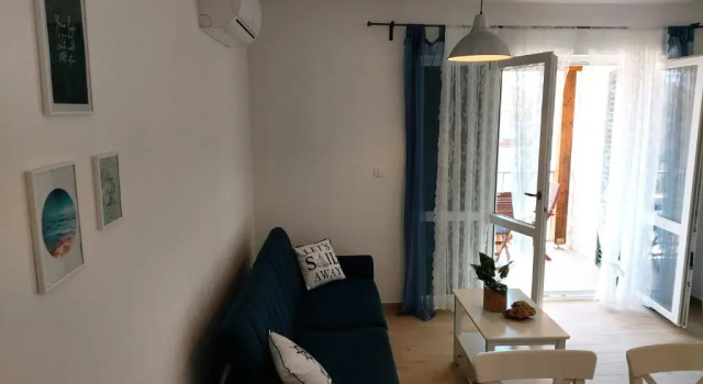 Апартаменты с балконом Laura Apartments