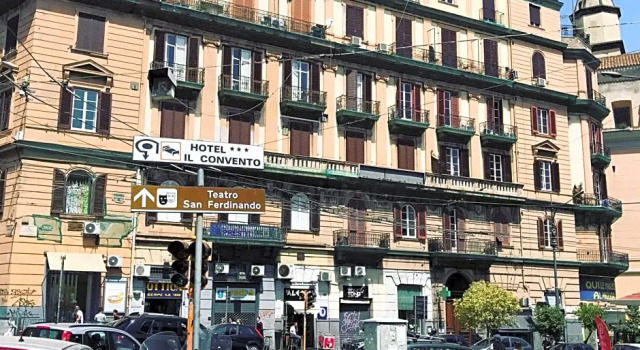 Folle Città B&B, Забронировать Отель Отели Неаполя 3 звезды, рядом с Accademia di Belle Arti di Napoli, 3*