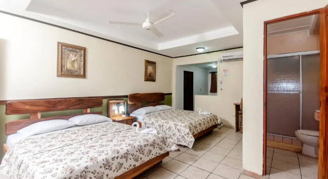 Трёхместный номер Standard Cadillac Rock Beach Hotel