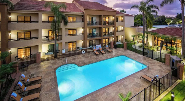 Двухместный номер Standard с балконом и с видом на бассейн Courtyard by Marriott San Diego Sorrento Valley