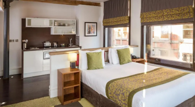 Roomzzz Manchester City