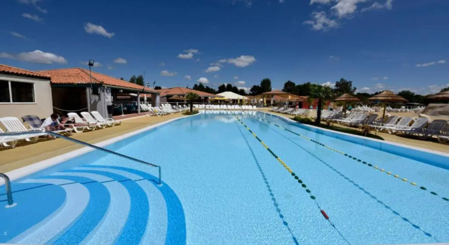 Mobile home 64528 TyBreizh Holidays in Les Charmettes 4 star without fun pass, Prenota Hotel Hotel a Aquitania con parcheggio, Parcheggio